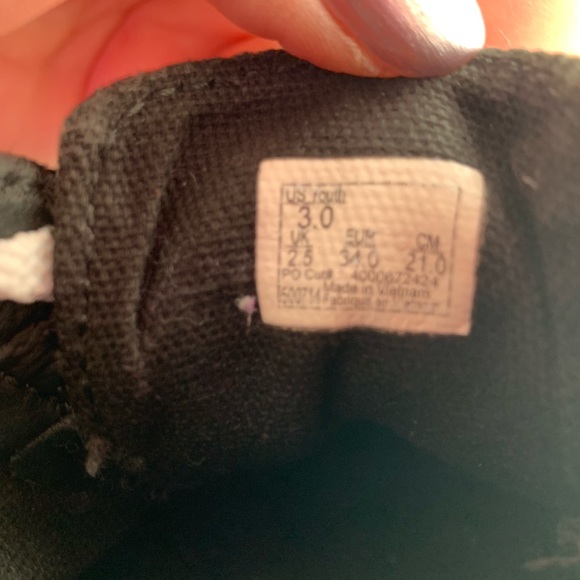 Vans Old Skool Classic Skate Shoes - Picture 10 of 10